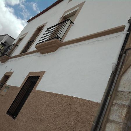 Apartamento Turístico MURALLA DE CÁCERES Esterno foto