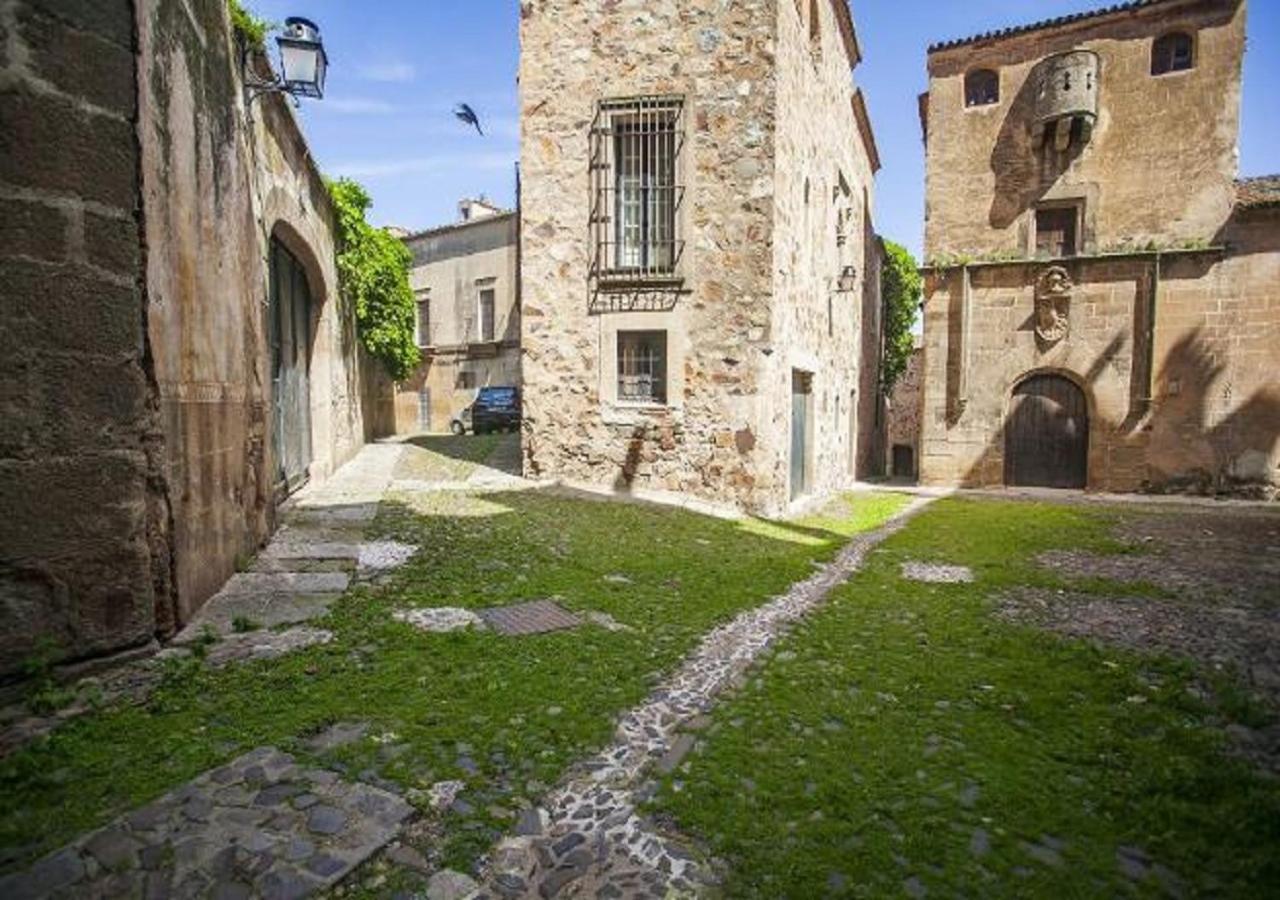 Apartamento Turístico MURALLA DE CÁCERES Esterno foto